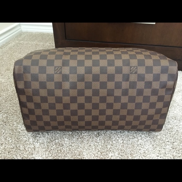 Authentic preowned Speedy 35 DE